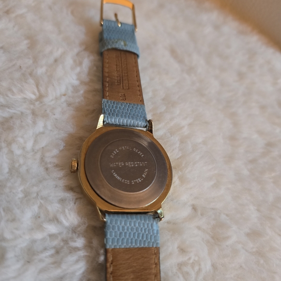 Vintage Timex Gold Case with Light Blue Strap Watch - Picture 3 of 3